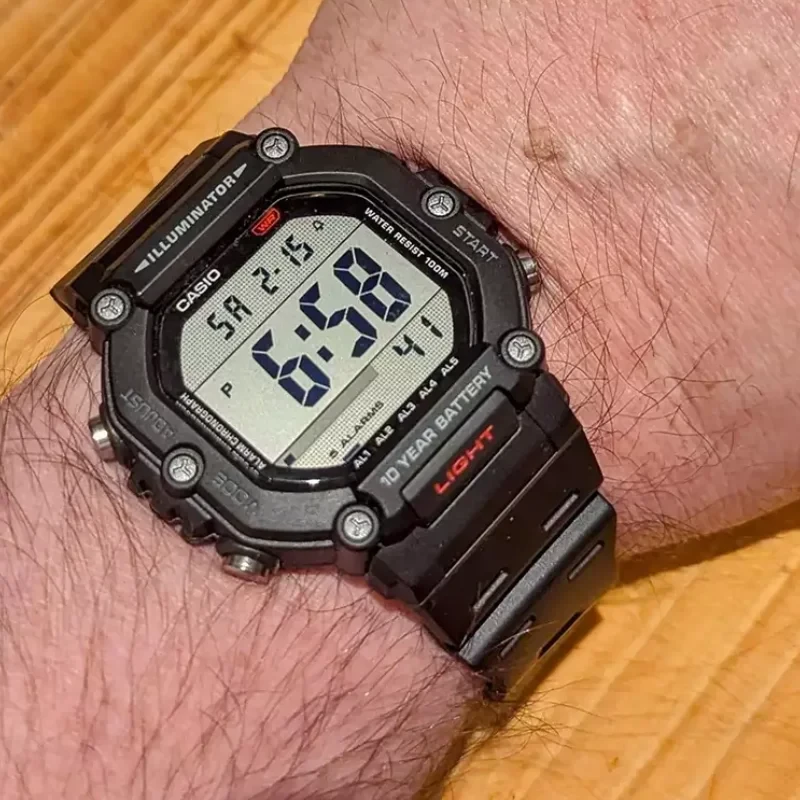 CASIO-AE-1600H-5AV-on-hand (1).webp